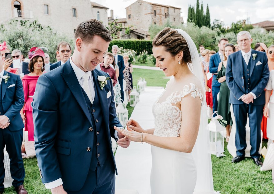 Laura and Cian: an Exchange of Irish Promises in the Romantic Countryside with the Precious Support of the Staff at Castello di Montignano